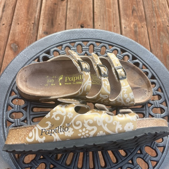BIRKENSTOCK Papillio 3-Strap Floral Print
Gold & White Leather Sandals Size 6 - Picture 5 of 8